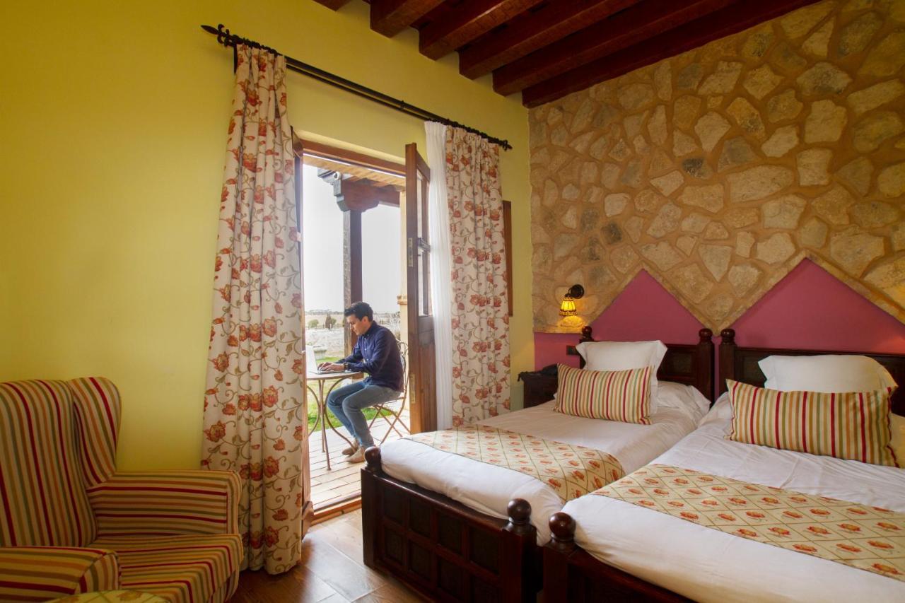 Ibersol La Casona De Andrea Hotel Tiedra Екстериор снимка